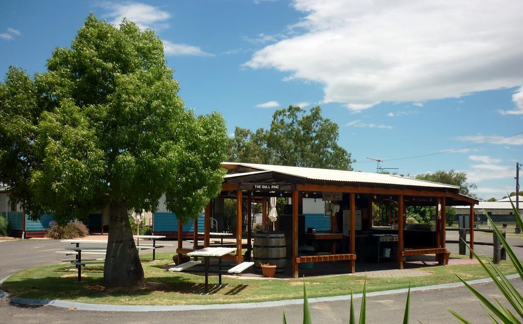 Roma Big Rig Tourist Park Hotel Exterior photo